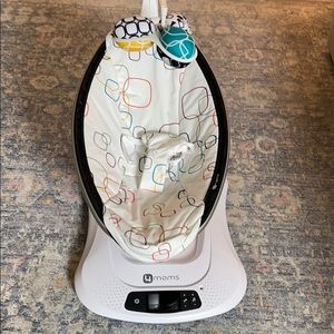 4Moms mamaRoo4 infant seat